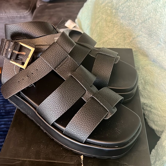 Gladiator sandals - Picture 1 of 3